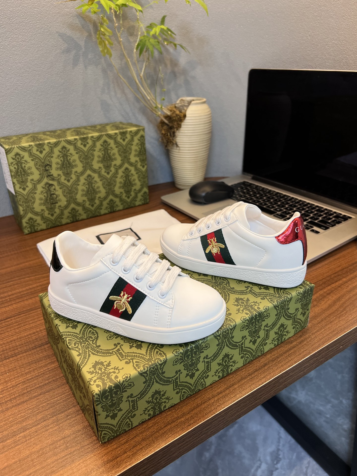 Children's shoes child